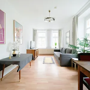 stilvolle-2-zimmer-wohnung-mit-kuche-tv-waschmaschine.bestleipzighotels.com/